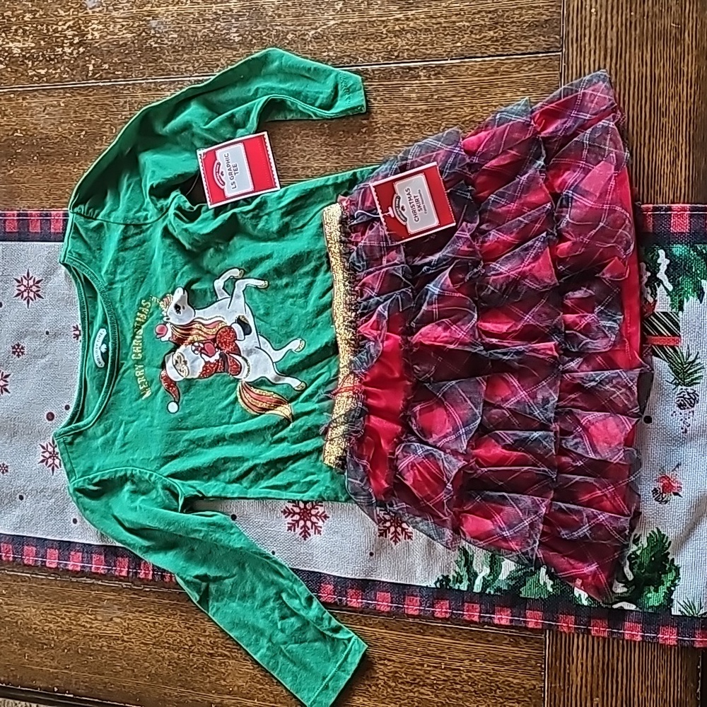 HOLIDAY TIME  NWT TODDLER  GIRL  2 PIECE SET SIZE 2T LONG SLEEVE SHIRT AND SKIRT